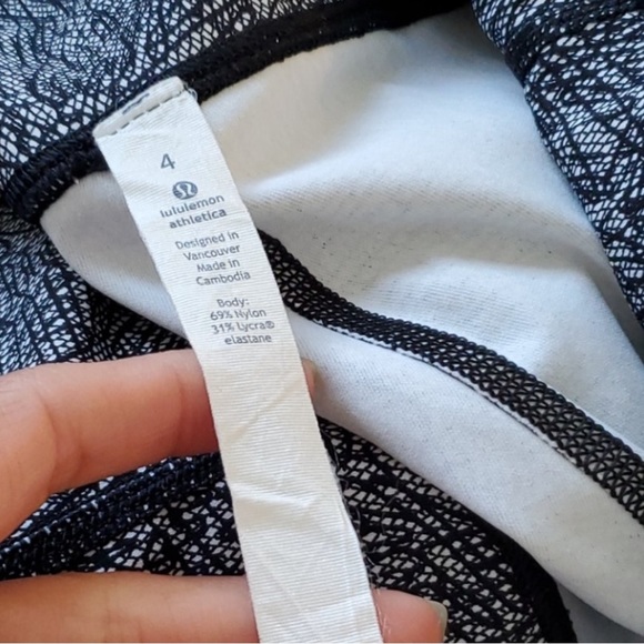 •LULULEMON/Black + White Rare Leggings/4• - Picture 6 of 7